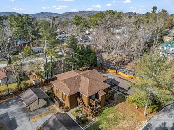 $419,000 | 520 Courtwood Lane, Unit 4, Hendersonville, NC 28739