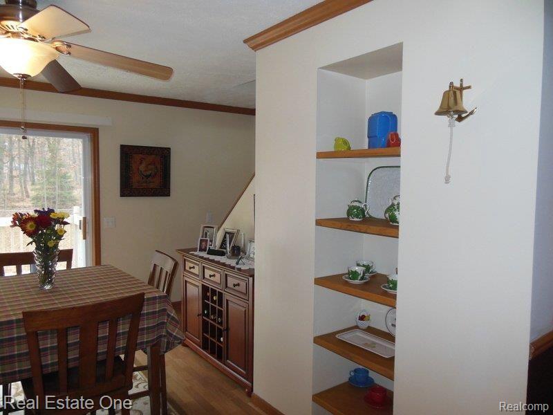 10862 Mcgregor Road Pinckney, MI 48169 - Photo 18 of 49 Custom Shelves