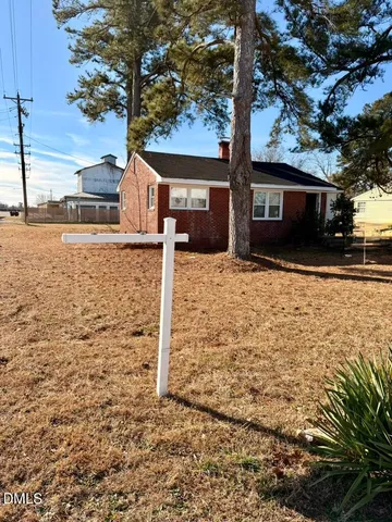 $1,100 | 910 East Divine Street, Dunn, NC 28334