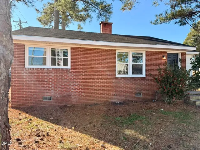 $1,100 | 910 East Divine Street, Dunn, NC 28334
