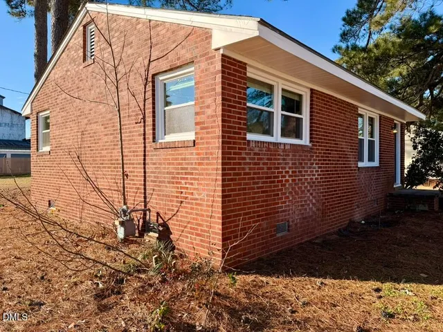 $1,100 | 910 East Divine Street, Dunn, NC 28334