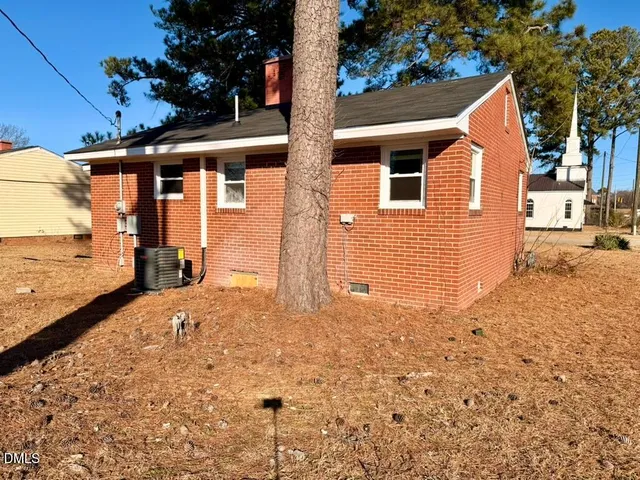 $1,100 | 910 East Divine Street, Dunn, NC 28334