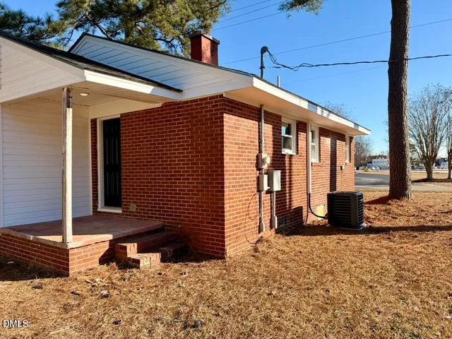 $1,100 | 910 East Divine Street, Dunn, NC 28334