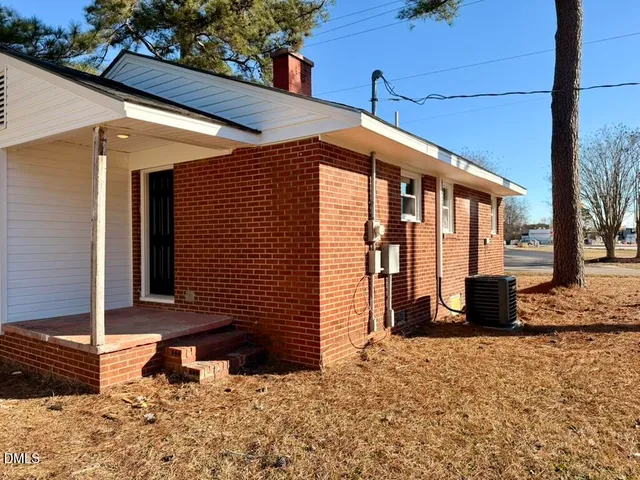 $1,100 | 910 East Divine Street, Dunn, NC 28334