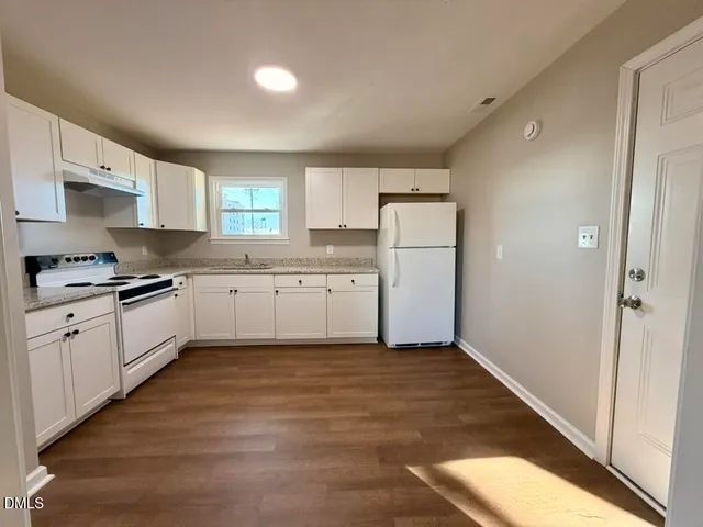 $1,100 | 910 East Divine Street, Dunn, NC 28334