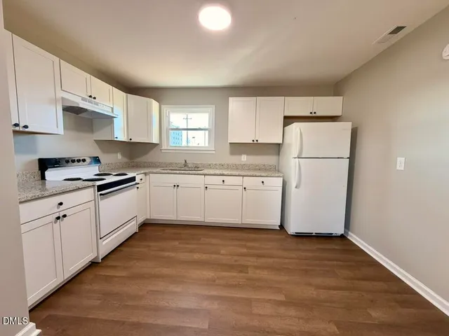 $1,100 | 910 East Divine Street, Dunn, NC 28334