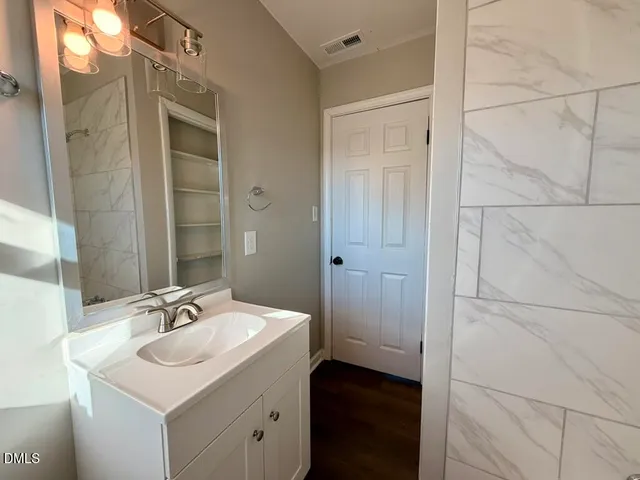 $1,100 | 910 East Divine Street, Dunn, NC 28334