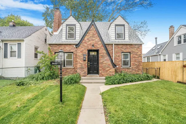 $385,000 | 9602 South Troy Avenue, Evergreen Park, IL 60805
