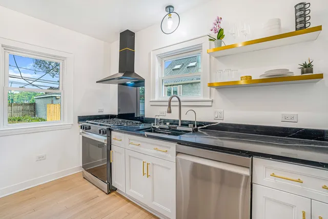 $385,000 | 9602 South Troy Avenue, Evergreen Park, IL 60805