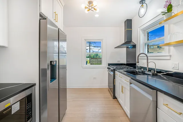 $385,000 | 9602 South Troy Avenue, Evergreen Park, IL 60805