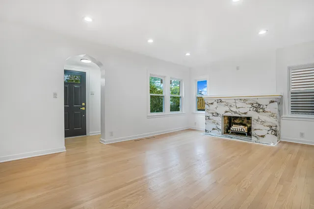 $385,000 | 9602 South Troy Avenue, Evergreen Park, IL 60805