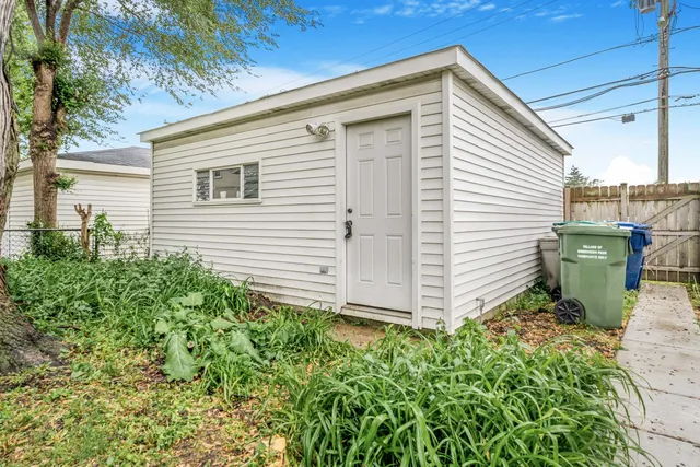 a view of a back yard of the house