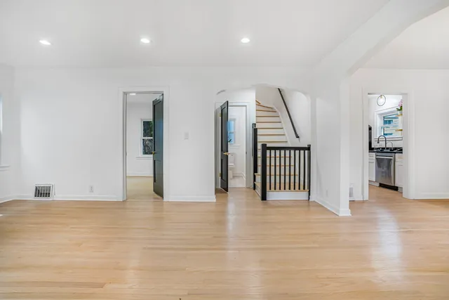 $385,000 | 9602 South Troy Avenue, Evergreen Park, IL 60805