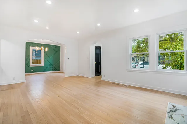 $385,000 | 9602 South Troy Avenue, Evergreen Park, IL 60805