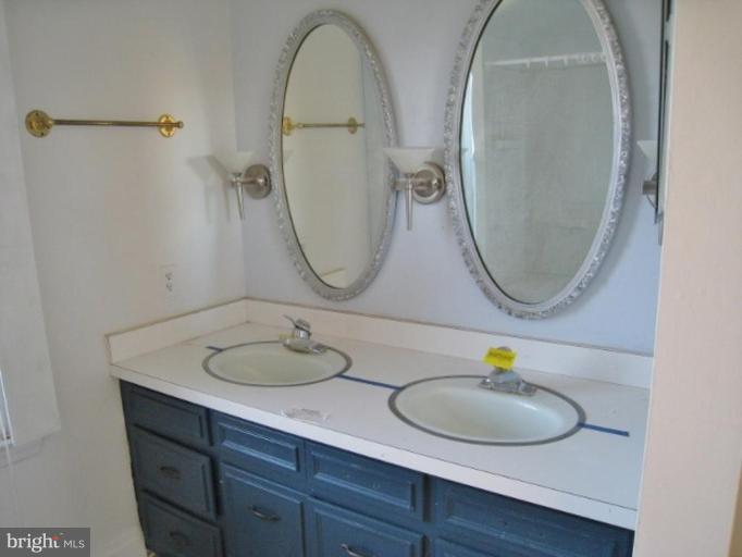 8438 Summit Point Road Charles Town, WV 25414 - Photo 19 of 20 Bath #2