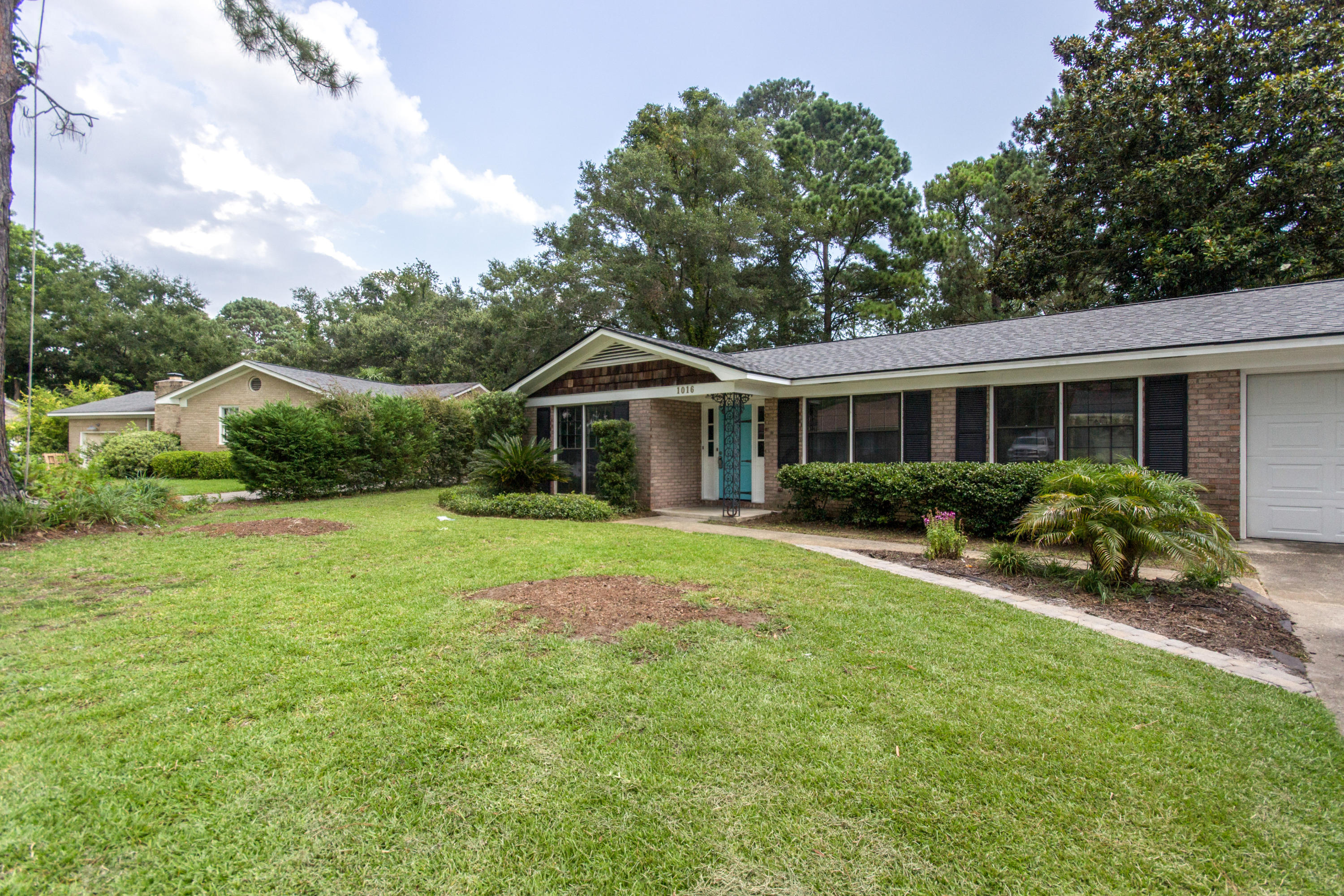 1016 Foxcroft Road Charleston, SC 29412 - Photo 2 of 27 ck1707071-1002