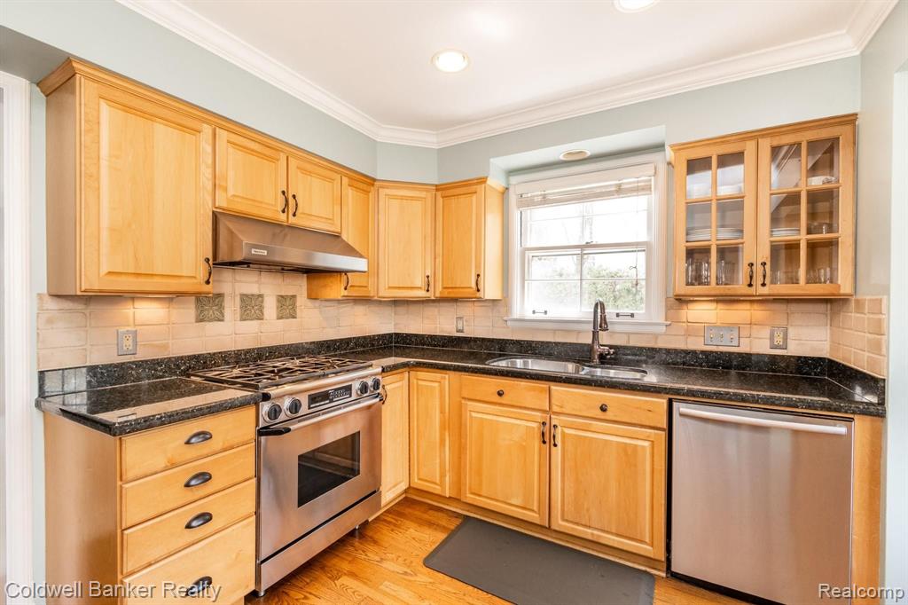 320 Touraine Road Grosse Pointe Farms, MI 48236 - Photo 17 of 60