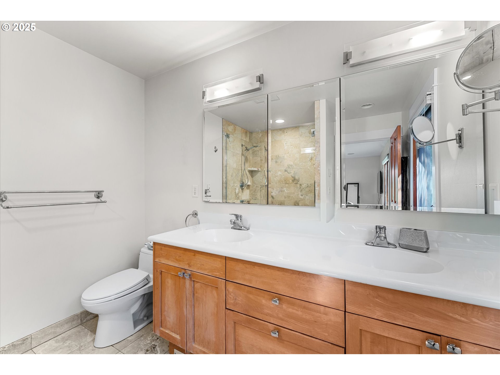 2883 Southwest Champlain Drive Portland, OR 97205 - Photo 13 of 32 Gallery Image 13