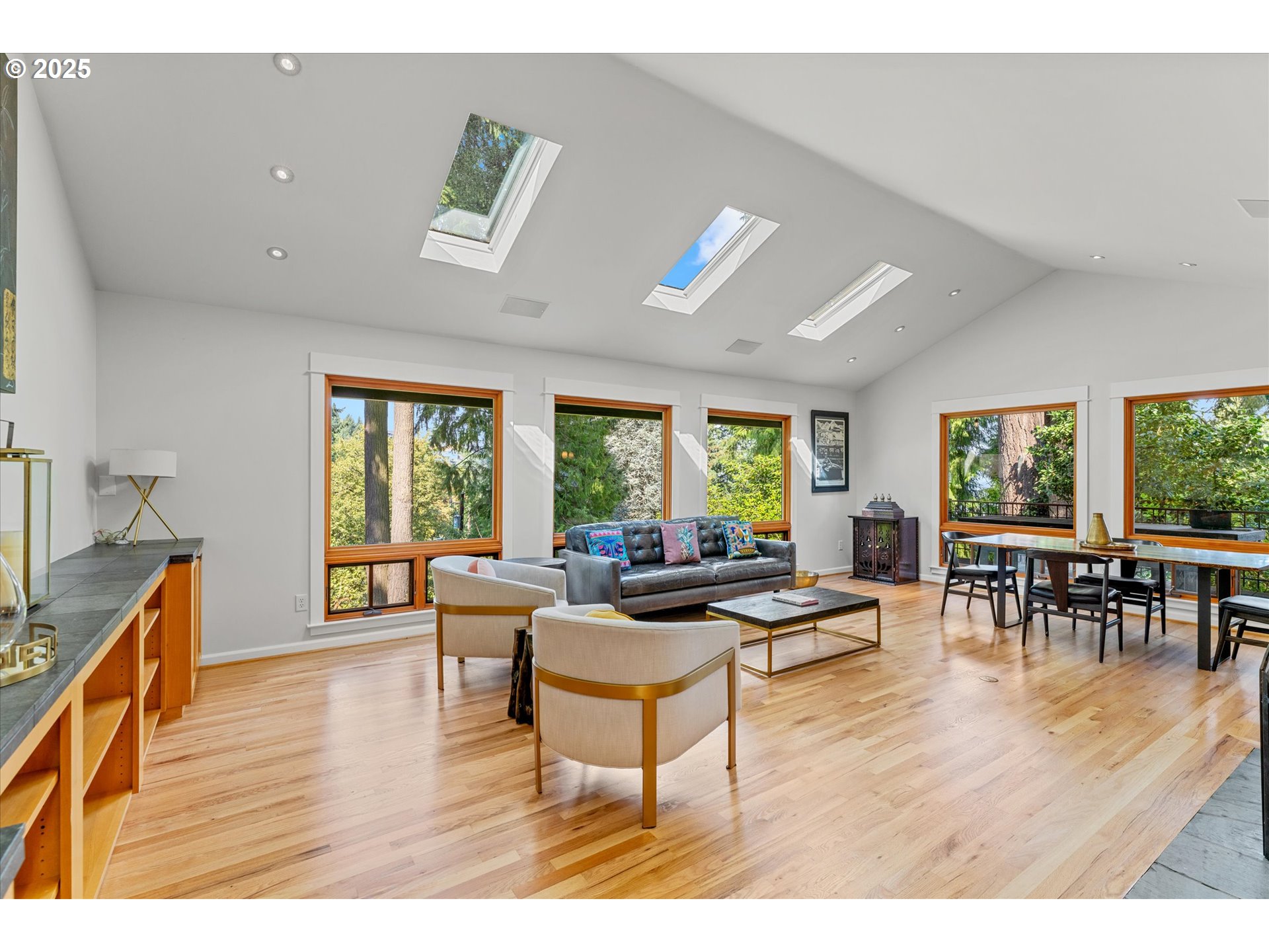 2883 Southwest Champlain Drive Portland, OR 97205 - Photo 5 of 32 Gallery Image 5