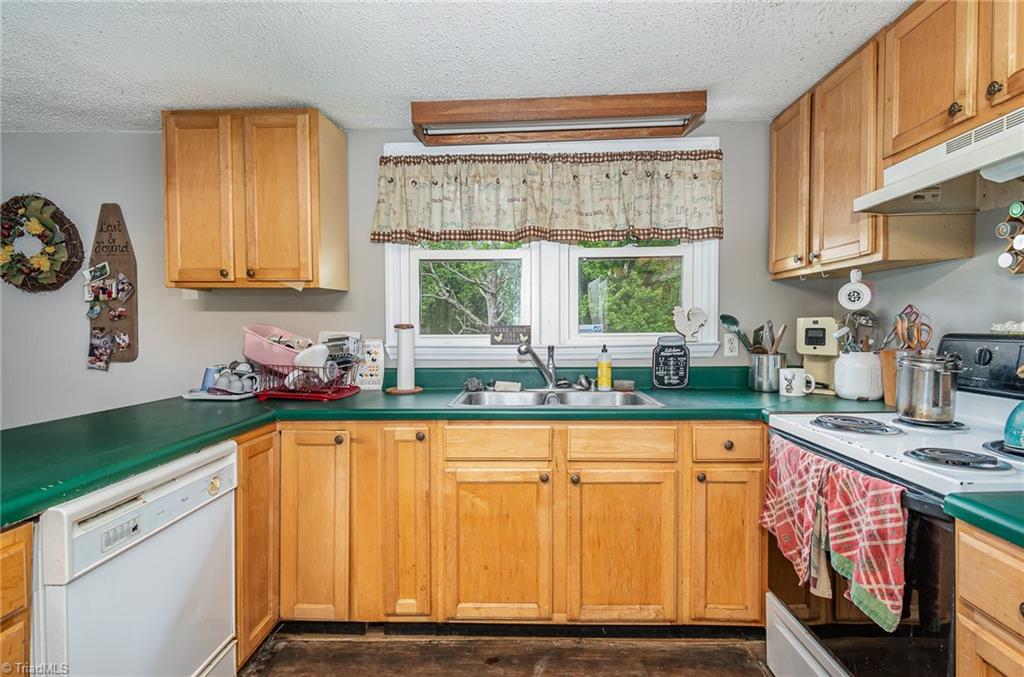 2724 Simpson Mill Road Mount Airy, NC 27030 - Photo 12 of 25 Gallery Image 12