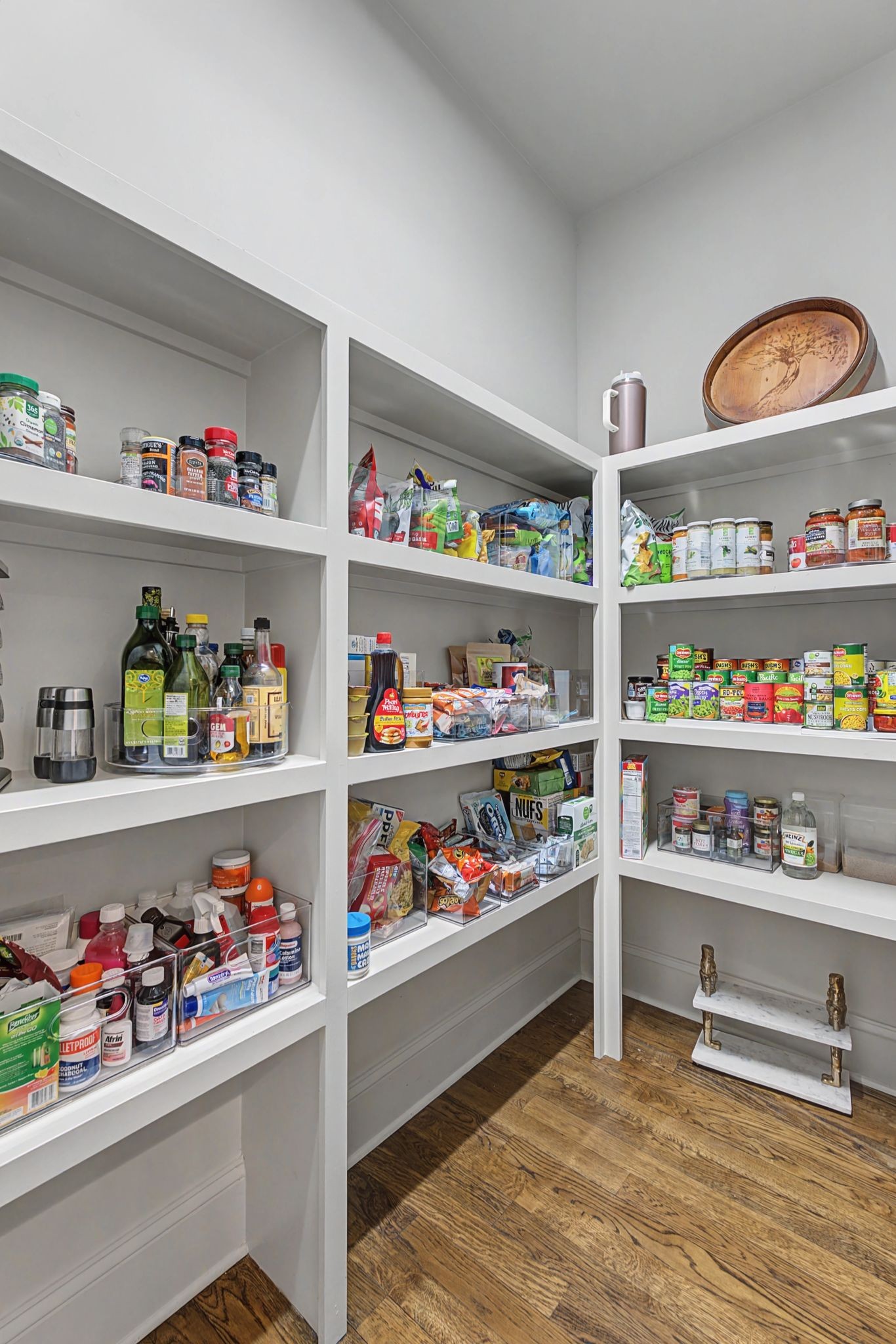 4108 A Lone Oak Road Nashville, TN 37215 - Photo 11 of 36 a room with toys and flowers