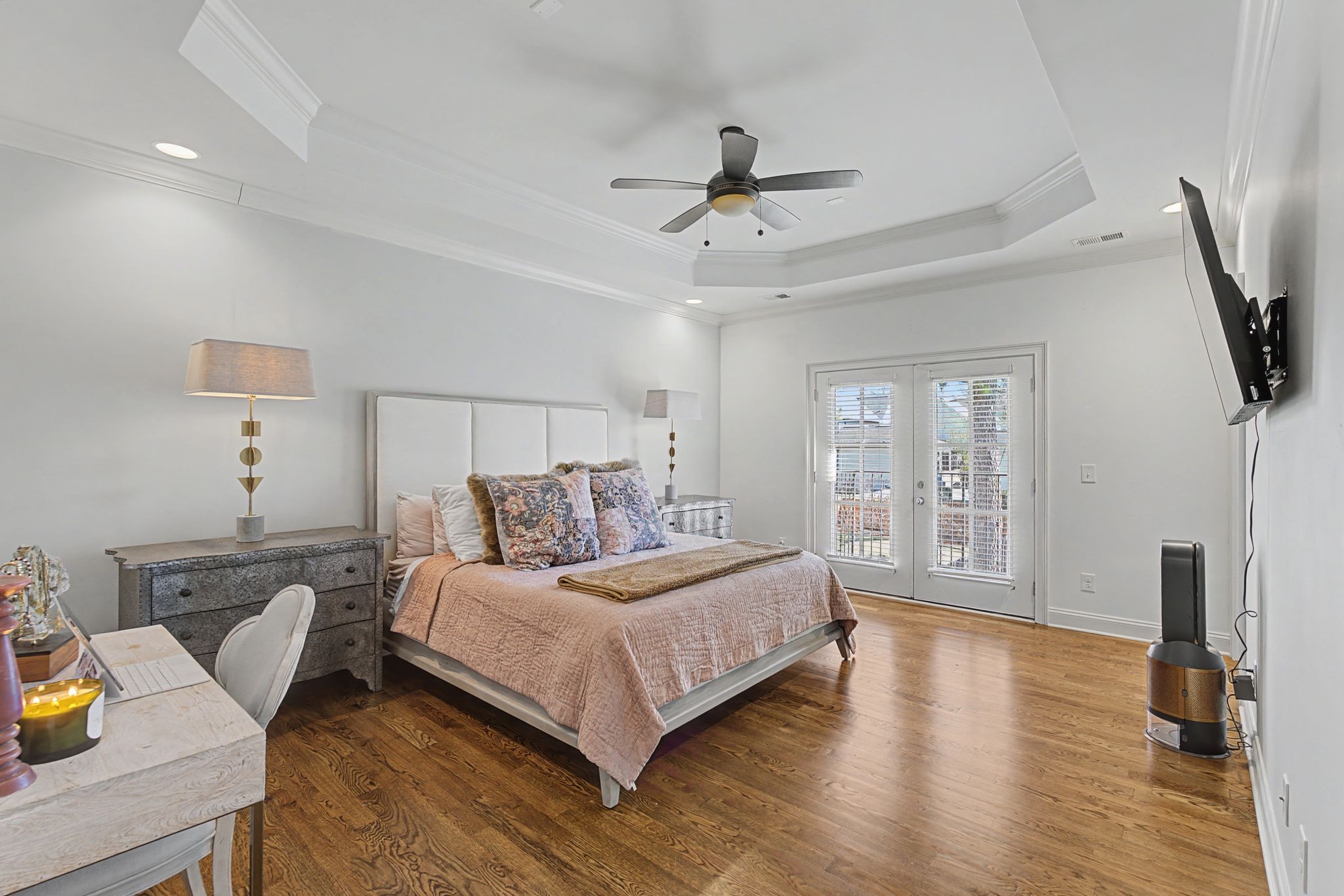 4108 A Lone Oak Road Nashville, TN 37215 - Photo 24 of 36 a bedroom with a bed a flat screen tv and dresser