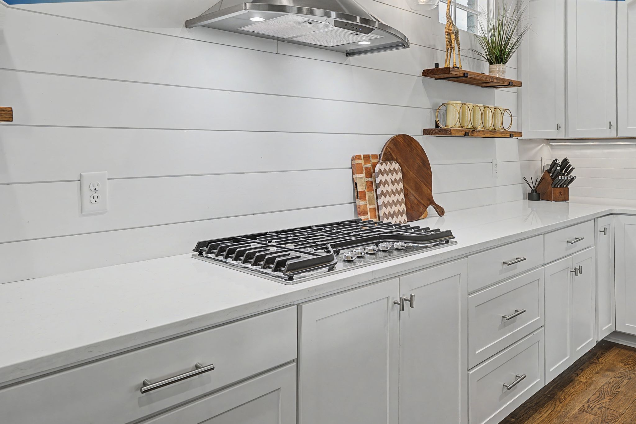 4108 A Lone Oak Road Nashville, TN 37215 - Photo 10 of 36 a stove top oven sitting inside of a kitchen