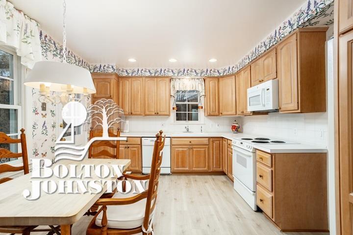 1341 South Oxford Road Grosse Pointe, MI 48236 - Photo 13 of 41 50102168-12.JPG