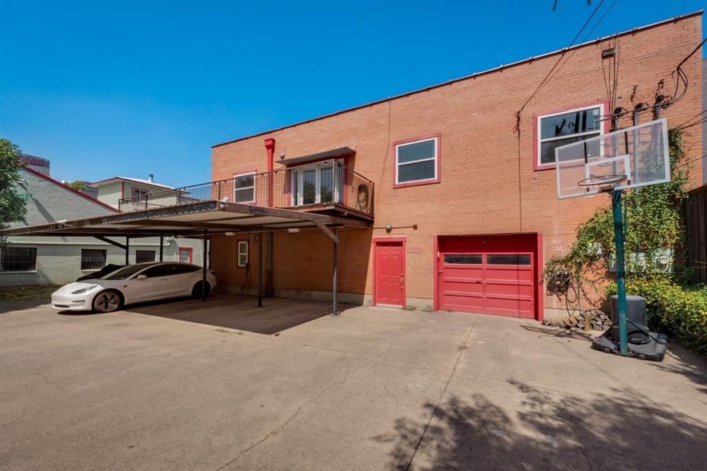 2700 Live Oak Street, Unit 101 Dallas, TX 75204 - Photo 15 of 29 a view of a house with a yard and parking space