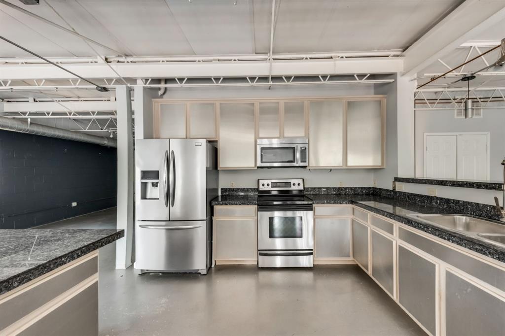 2700 Live Oak Street, Unit 101 Dallas, TX 75204 - Photo 20 of 29 a kitchen with stainless steel appliances granite countertop a refrigerator and a sink