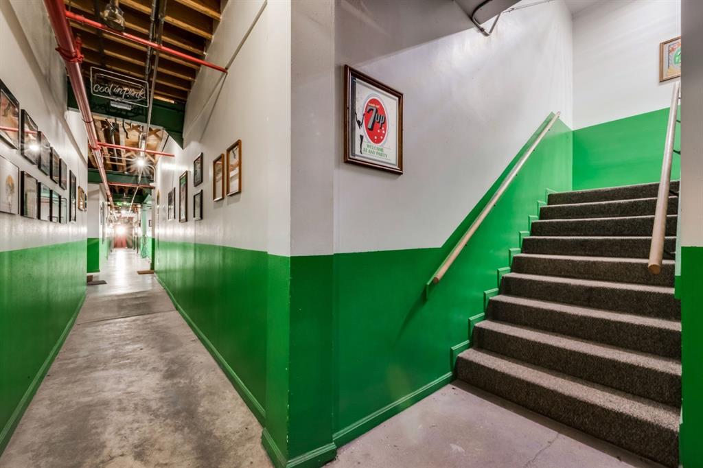 2700 Live Oak Street, Unit 101 Dallas, TX 75204 - Photo 9 of 29 a view of a back yard with a garden