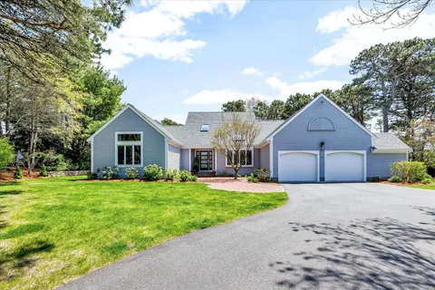 $1,900,000 | 101 Willowbend Drive, Mashpee, MA 02649