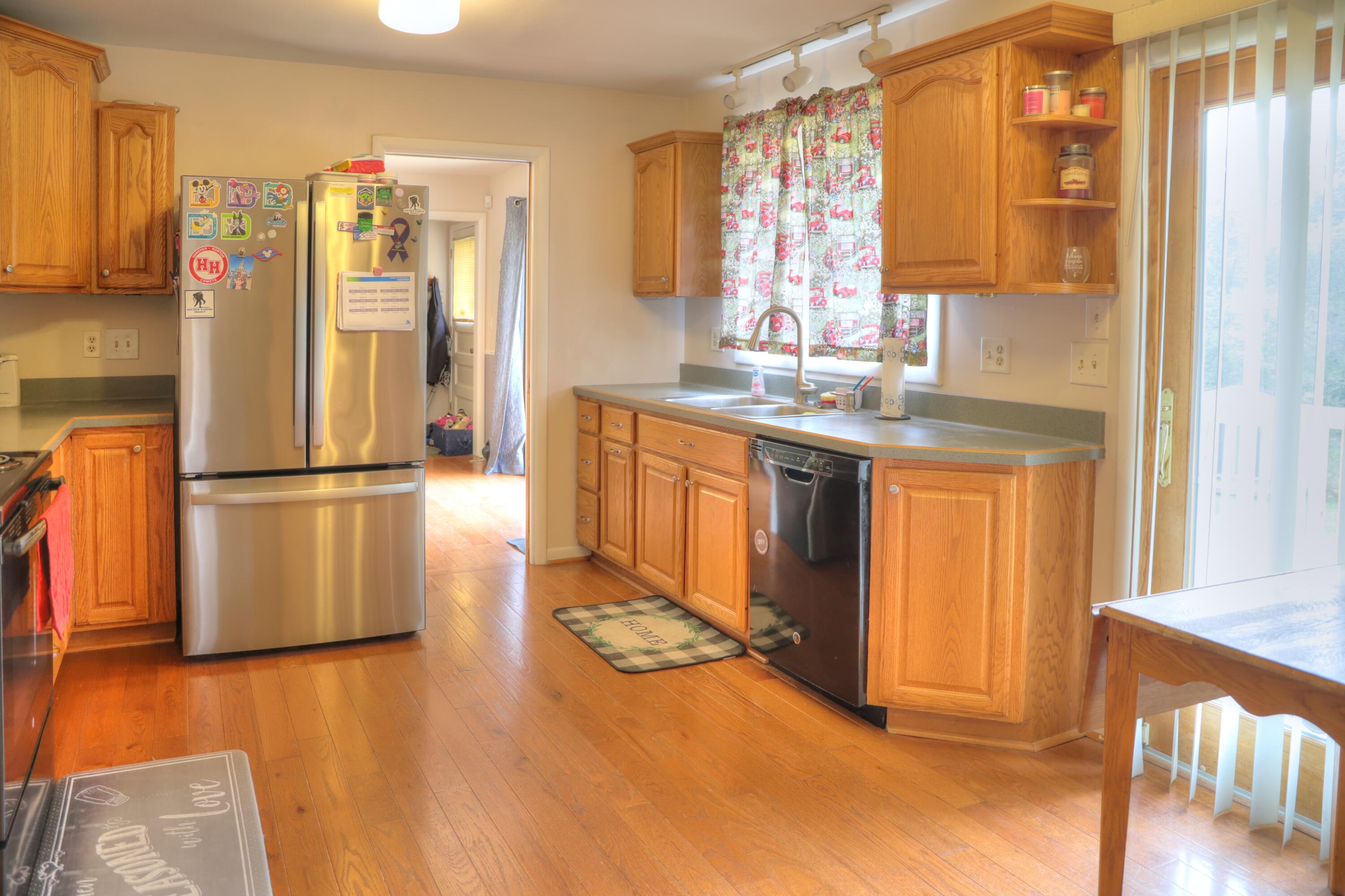1817 South Walmont Road Jackson, MI 49203 - Photo 4 of 35 kitchen1