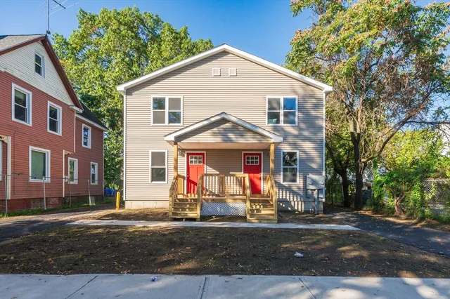 a view of a house with a yard