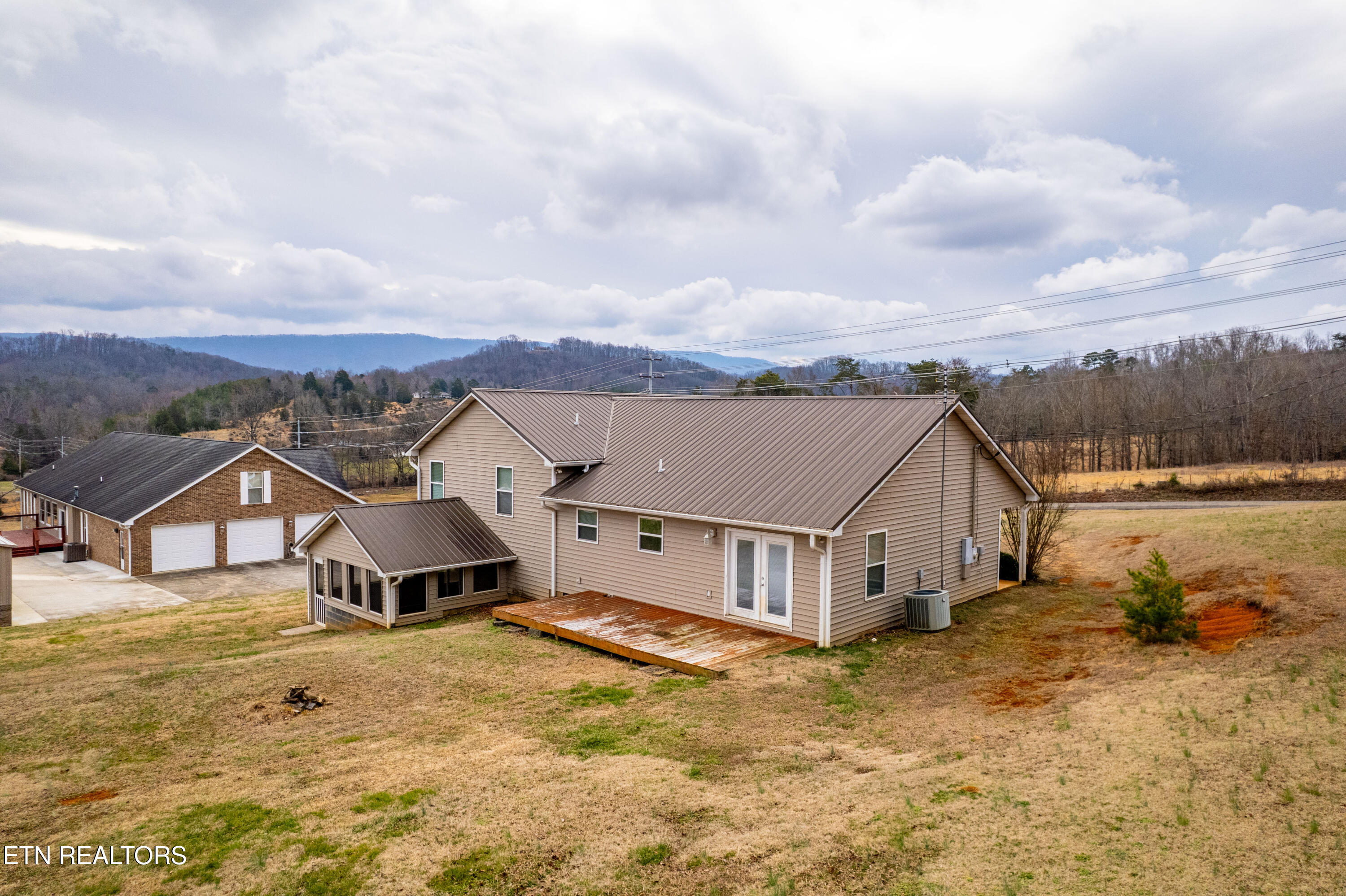 3018 Peach Orchard Road Maryville, TN 37803 - Photo 6 of 60 3018PeachOrchardRd-17