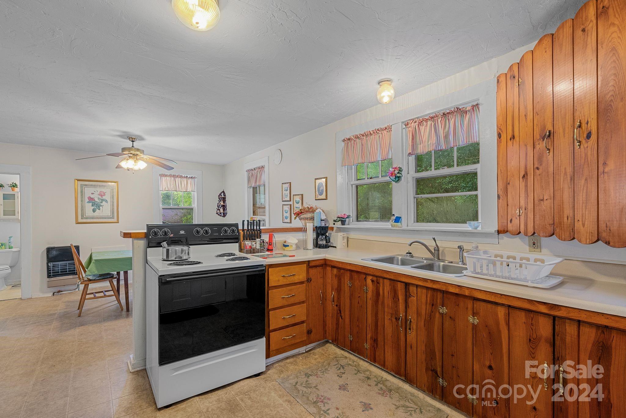 232 Dobson Road Franklin, NC 28734 - Photo 18 of 37 Gallery Image 18