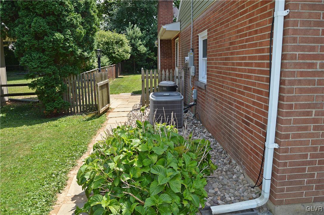 3246 Oakland Road Bethlehem, PA 18020 - Photo 4 of 45 Gallery Image 4