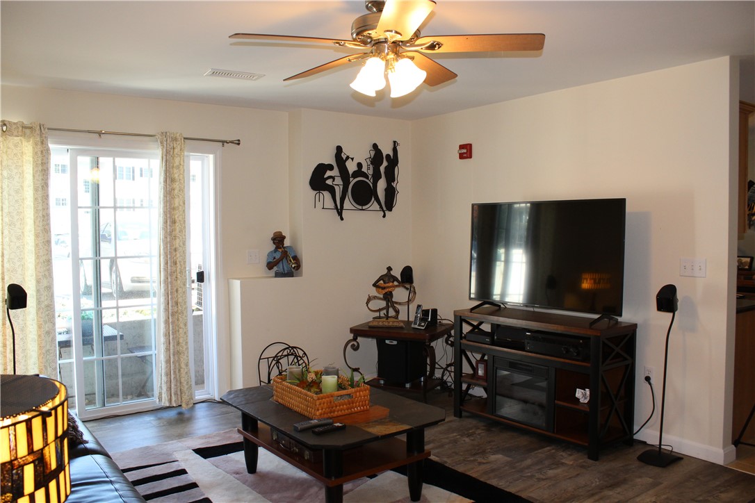 402 New River Road, Unit 101 Lincoln, RI 02838 - Photo 3 of 10