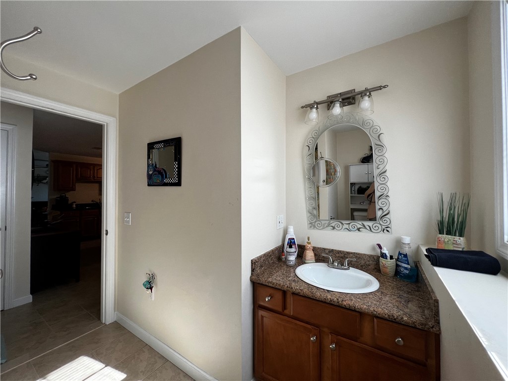 402 New River Road, Unit 101 Lincoln, RI 02838 - Photo 7 of 10