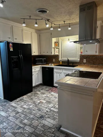 $2,100 | 615 Live Oak Drive, Madison, MS 39110