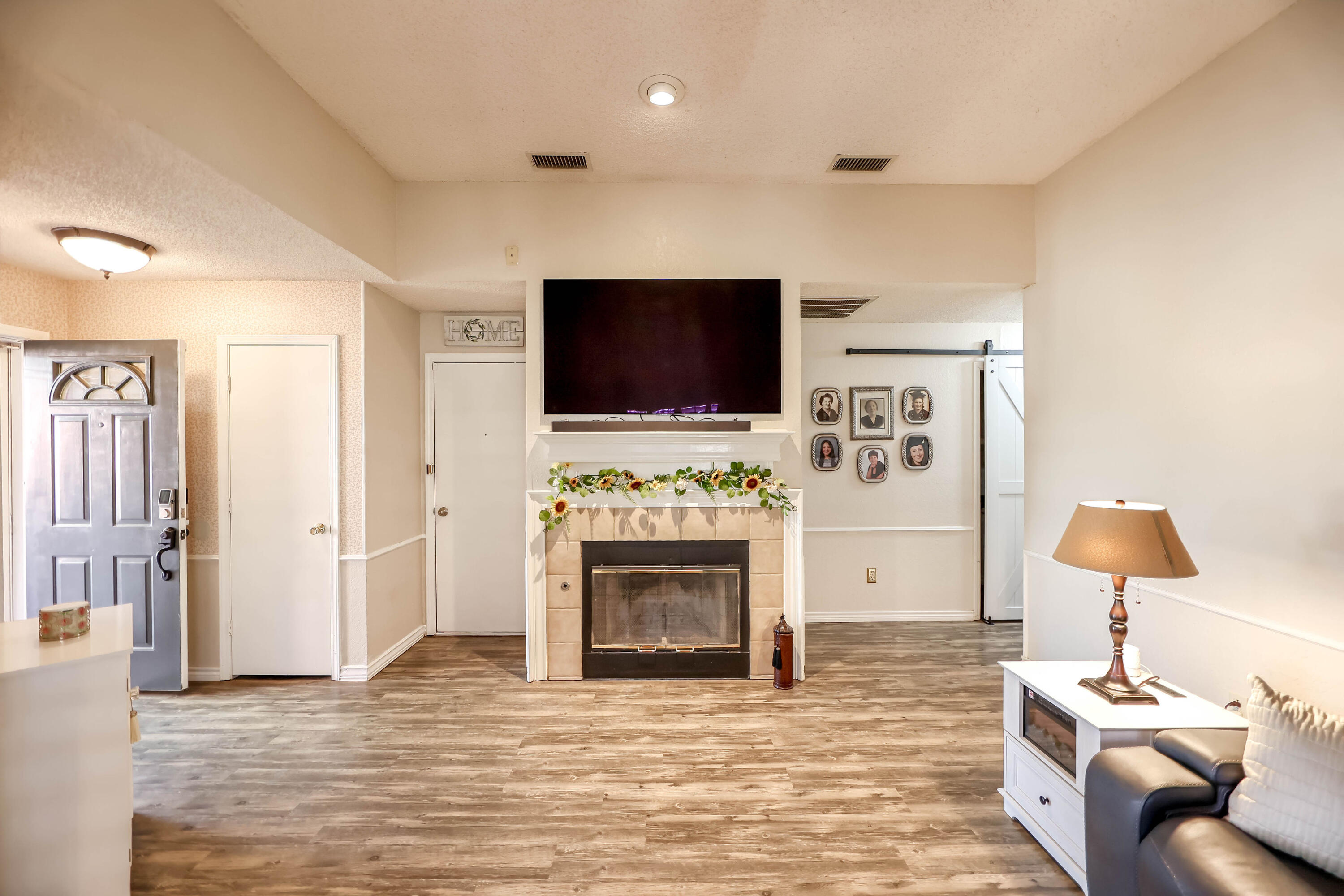 2215 91st Street Lubbock, TX 79423 - Photo 4 of 25 2215_91ST_ANNAPURDUE-6