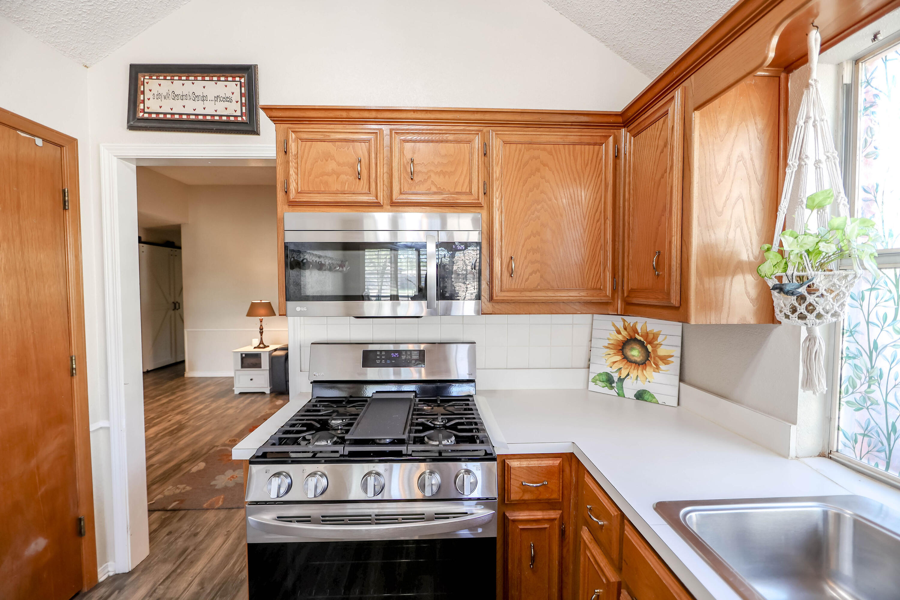 2215 91st Street Lubbock, TX 79423 - Photo 7 of 25 2215_91ST_ANNAPURDUE-29