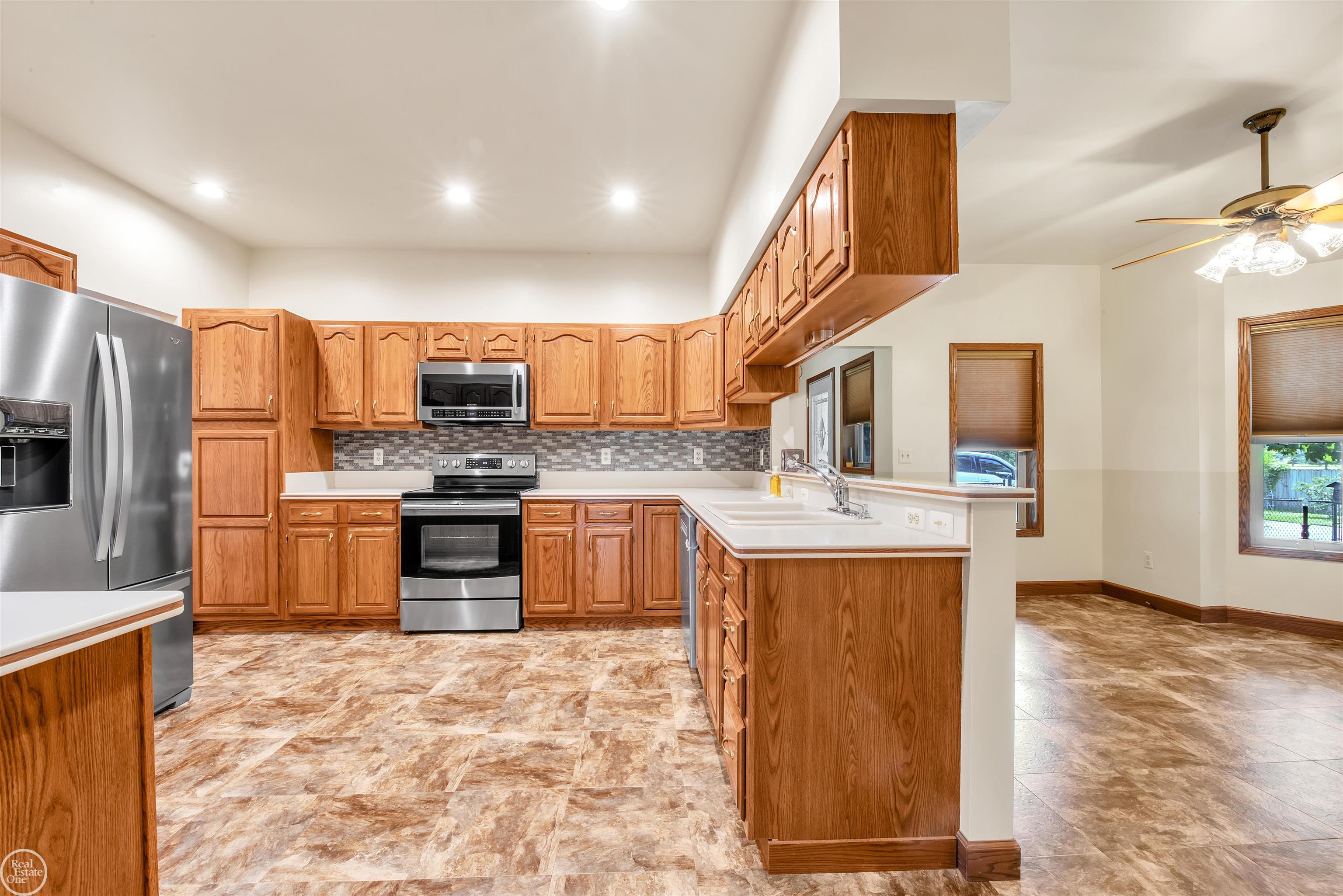 54465 Fairchild Road Macomb, MI 48042 - Photo 14 of 53 50120423-13.JPG