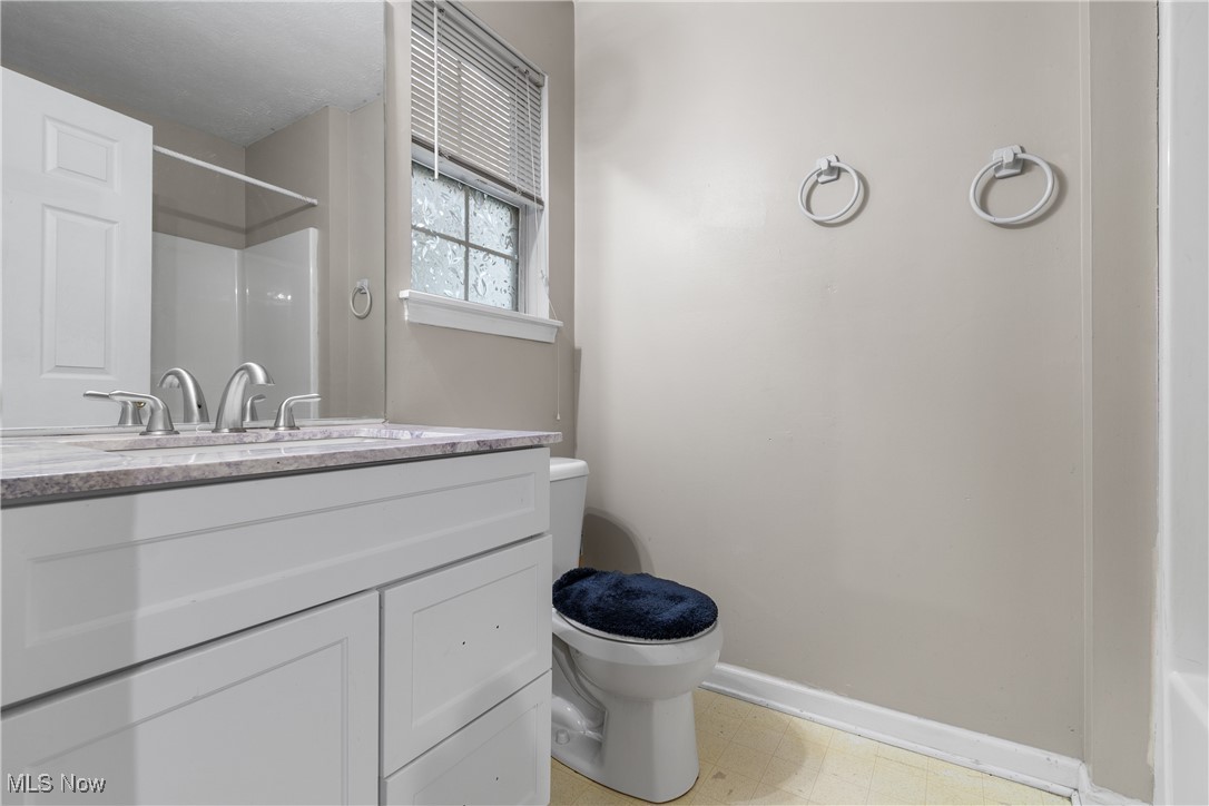 1333 Derbydale Road Akron, OH 44306 - Photo 16 of 29 Ensuite bathroom featuring vanity, tub/shower and light flooring