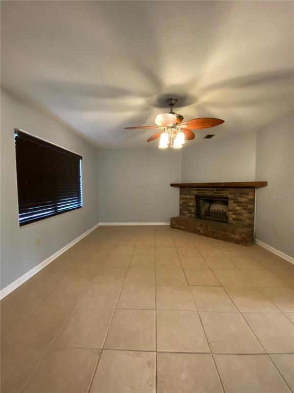 253 Northwest 3rd Street Micanopy, FL 32667 - Photo 2 of 22 a view of a livingroom with furniture