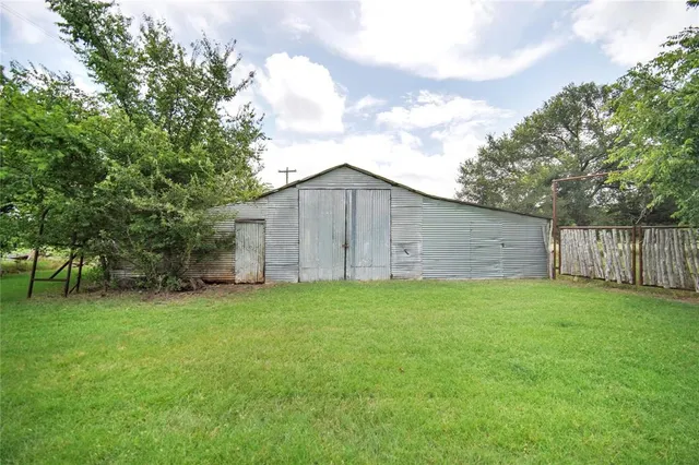 $210,000 | 127 Valentine Street, Windthorst, TX 76389