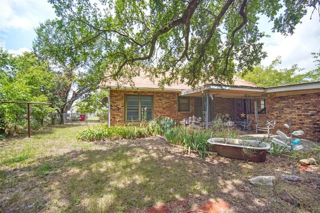 $210,000 | 127 Valentine Street, Windthorst, TX 76389