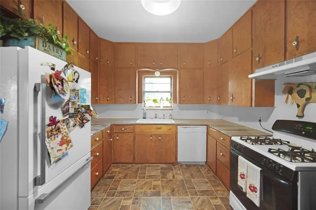 $210,000 | 127 Valentine Street, Windthorst, TX 76389