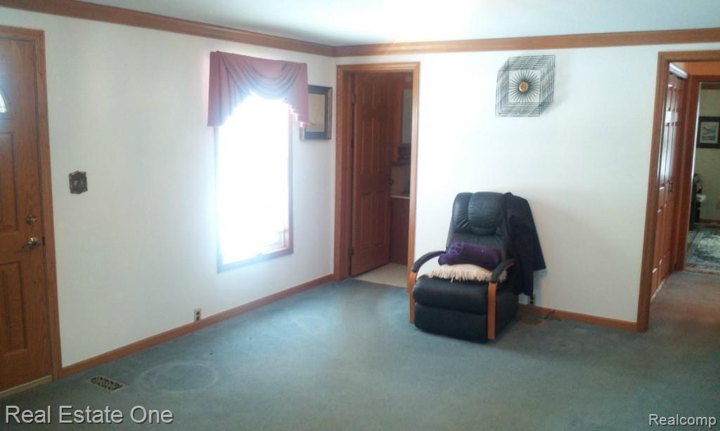 1300 West Rose Center Road Holly, MI 48442 - Photo 22 of 45 Living Room
