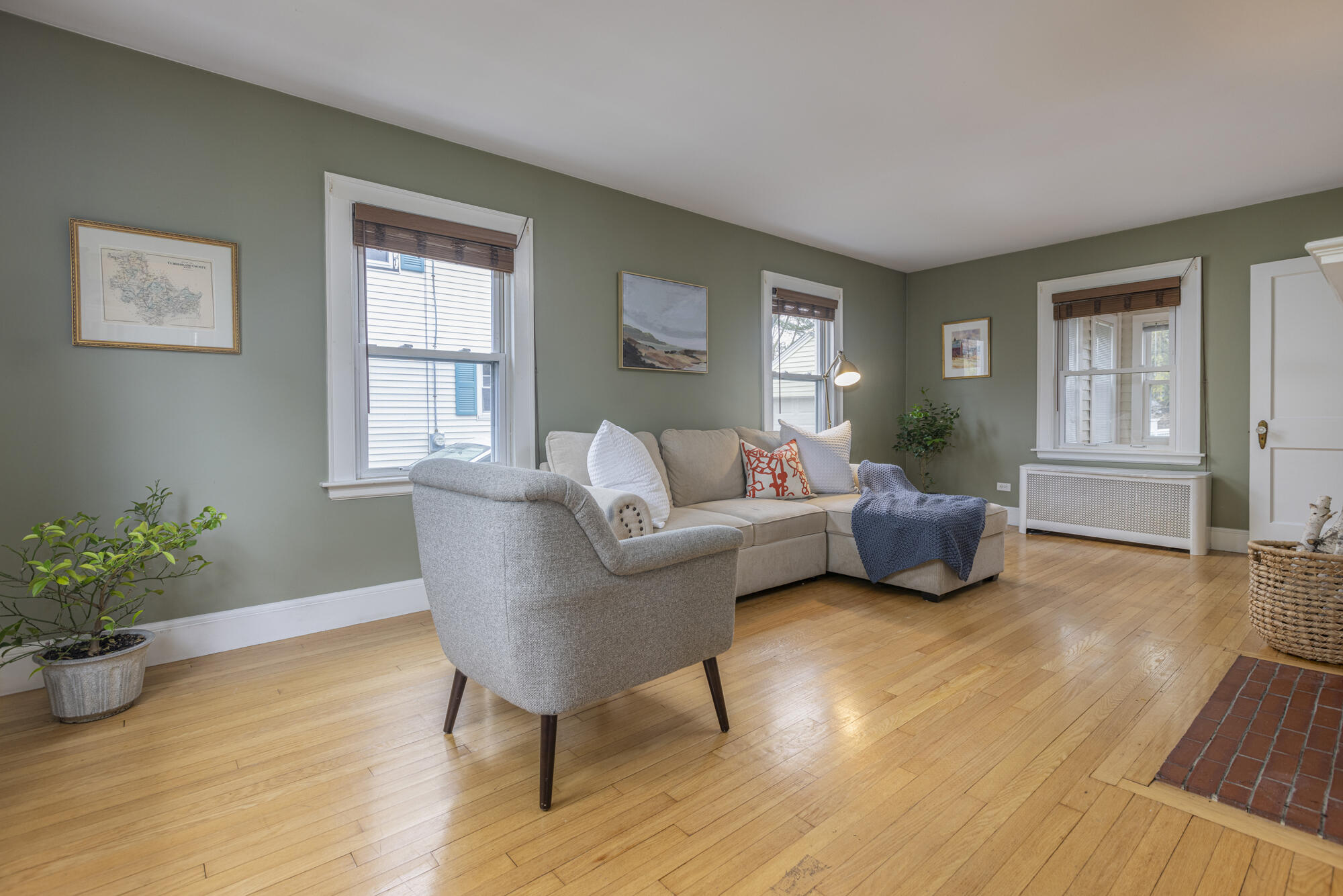 27 Caleb Street Portland, ME 04102 - Photo 4 of 38 Living Room